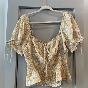 Suite 2939 off the shoulder flowery top